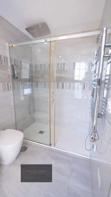 Salles de bain - Luxury Penthouse with Sea View in Punta Prima