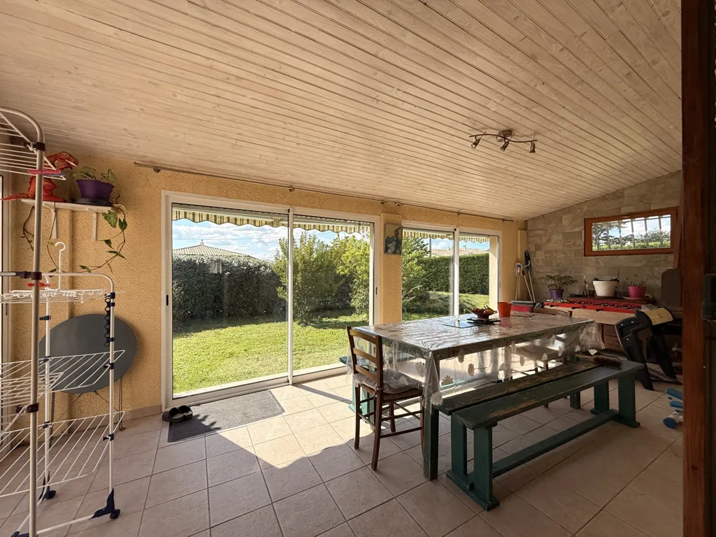 Terrasse - Maison Individuelle avec Grand Terrain Clôturé
