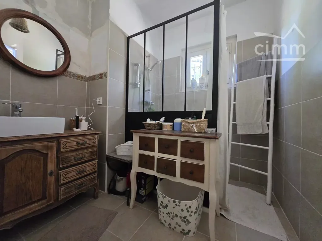 Salles de bain - Villa de Plain-Pied avec Jardin à Trans-en-Provence