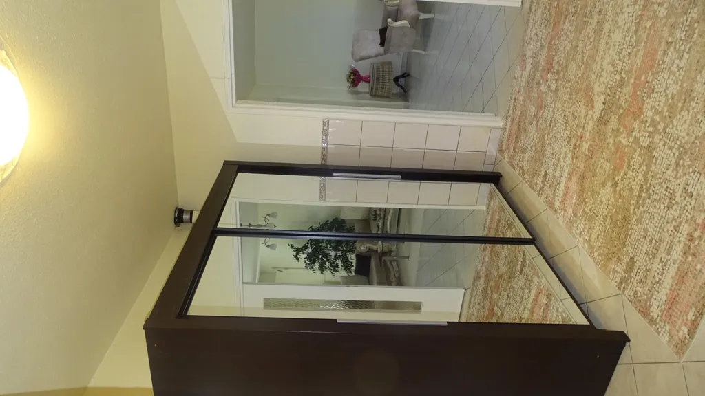 Entrée - Appartement avec Balcon et Parking à Audincourt