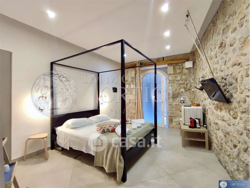 Chambres - Ground Floor Apartment with Arched Feature in Siracusa