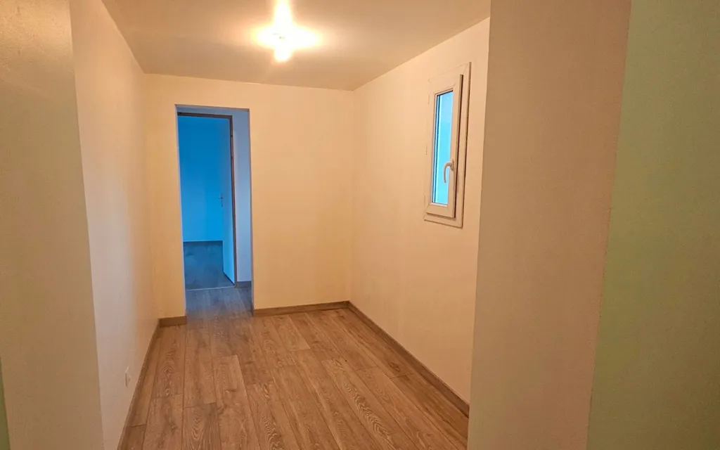 Entrée - Appartement T3 avec Double Vitrage à Saint-Quentin