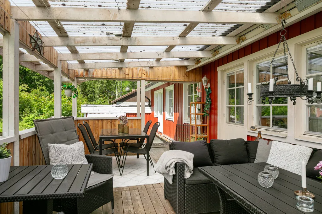 Terrass - Spacious Bungalow with Garden in Bergby