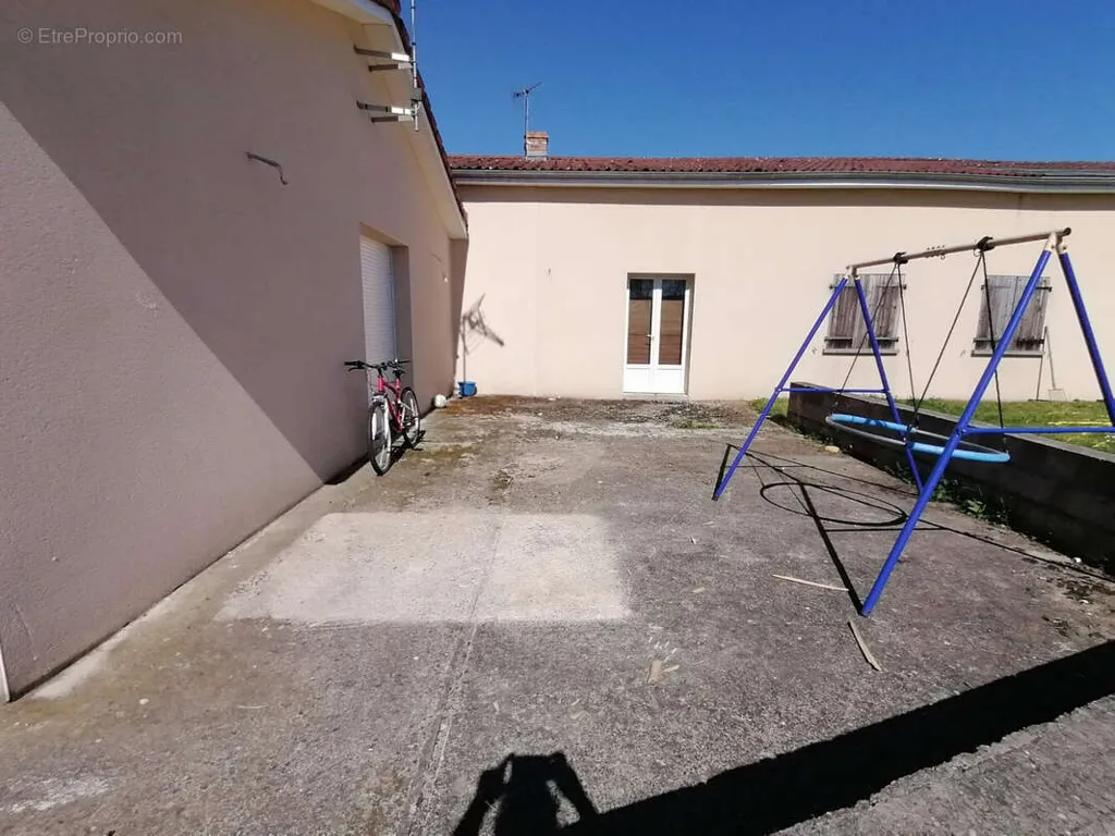 Aed - Investment Property with Garden in La Souterraine