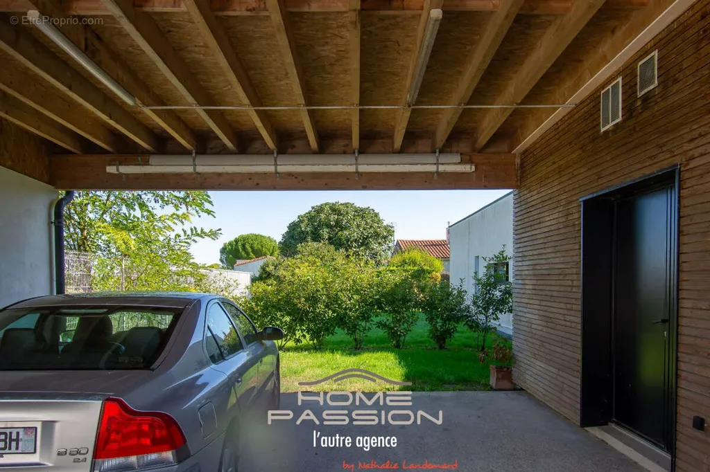 Maison 8 pièces à Cozes