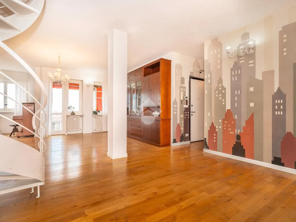 Elutuba - Panoramic Penthouse with Terrace in Turin
