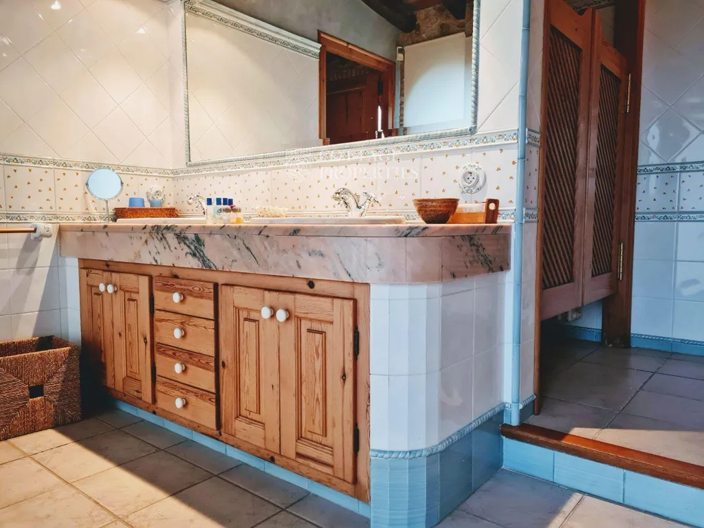 Bagni - Rustic Estate with Masia in Llagostera
