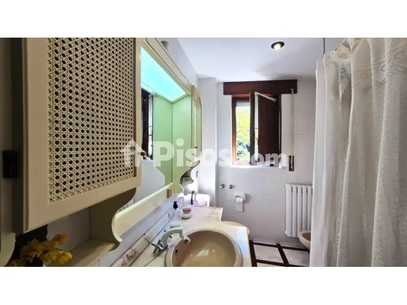 Bathrooms - Stone Cottage with Character in Entrambasaguas