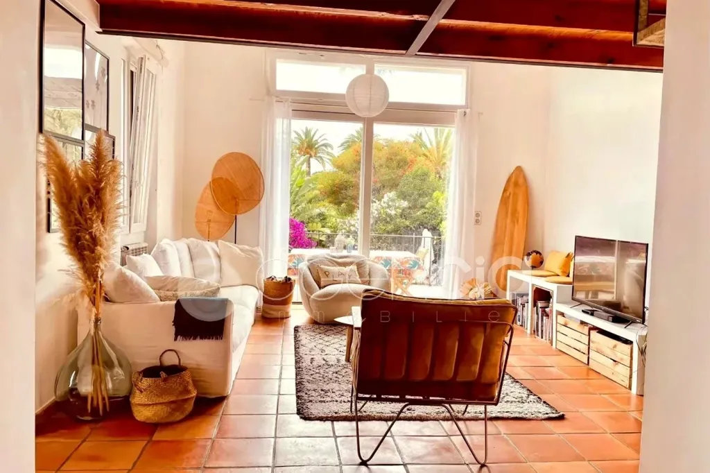 Living Room - Penthouse Villa with Pool in Cannes