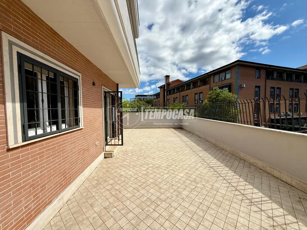 Terrass - Modernised Bilocale with Terrace in Rome