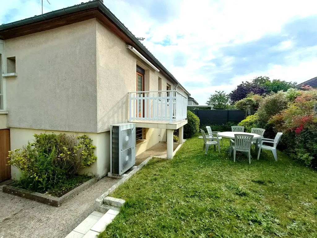 Aed - House with Ample Storage in Vauhallan