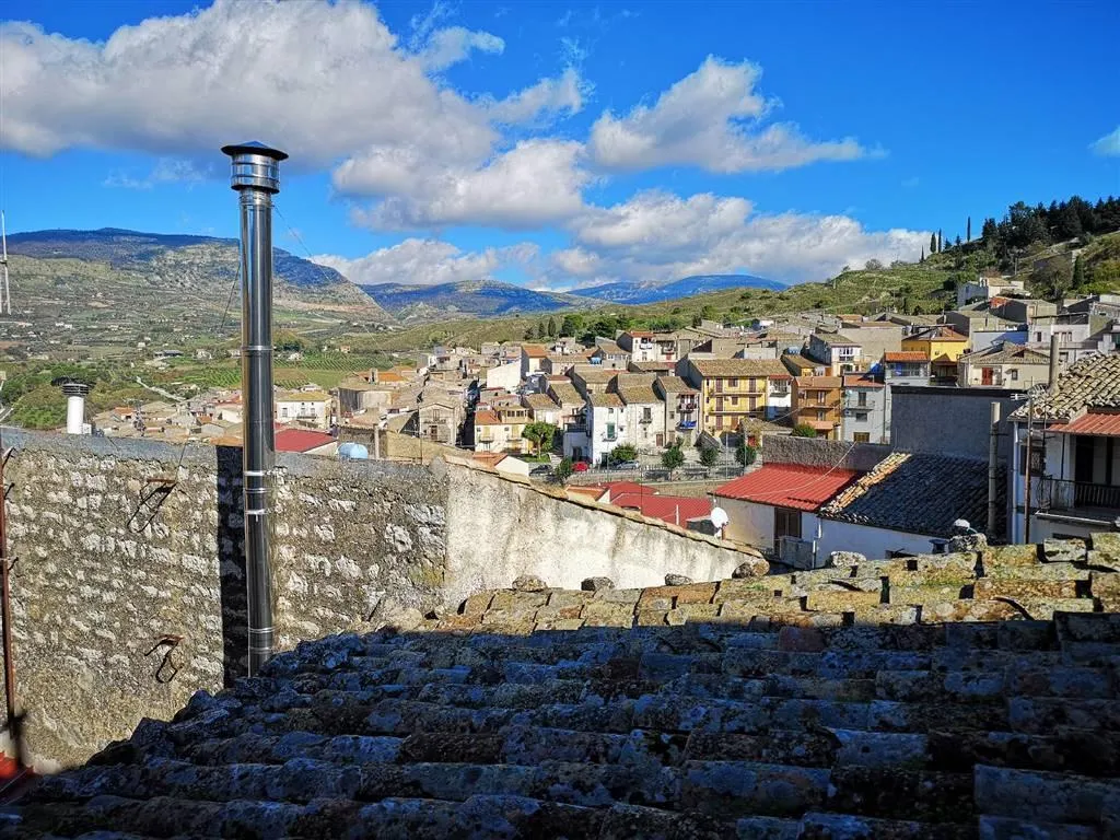 Terrass - Three-Level House with Terrace in Chiusa Sclafani