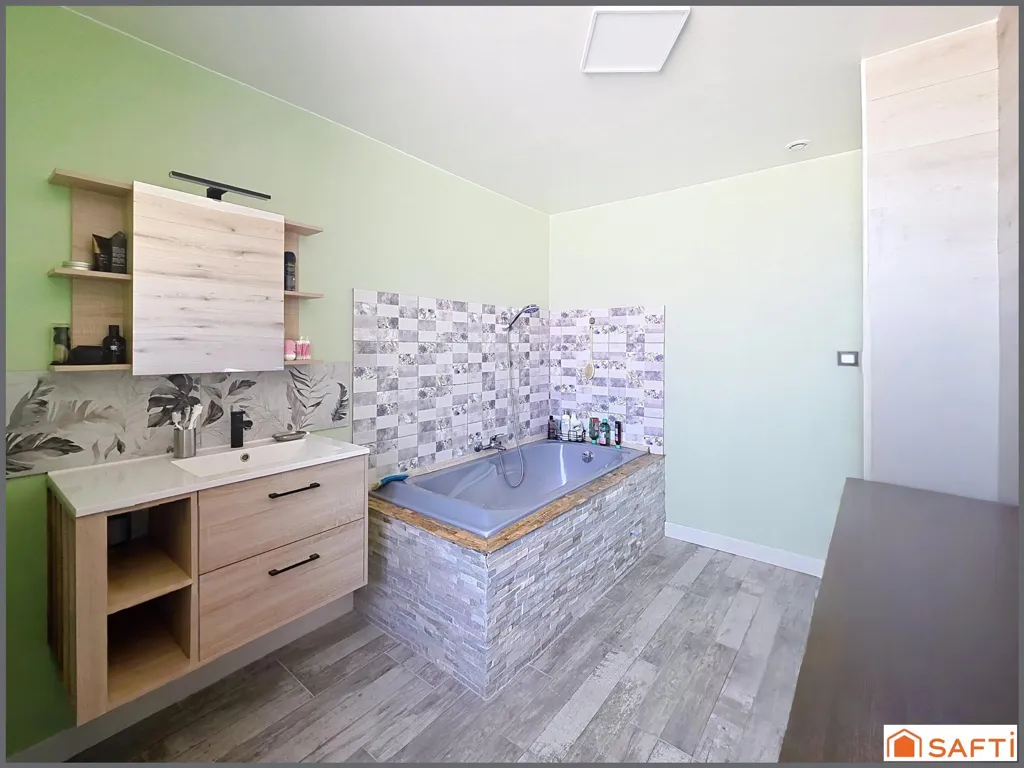 Bathrooms - Renovated House with Garden in Evrunes