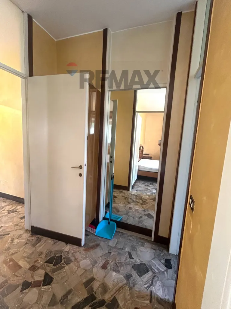 Esik - Ground Floor Flat with Terrace in Brembate di Sopra
