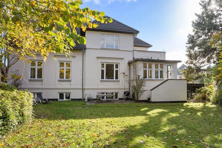 Garden - Corner Villa with Development Potential in Hellerup