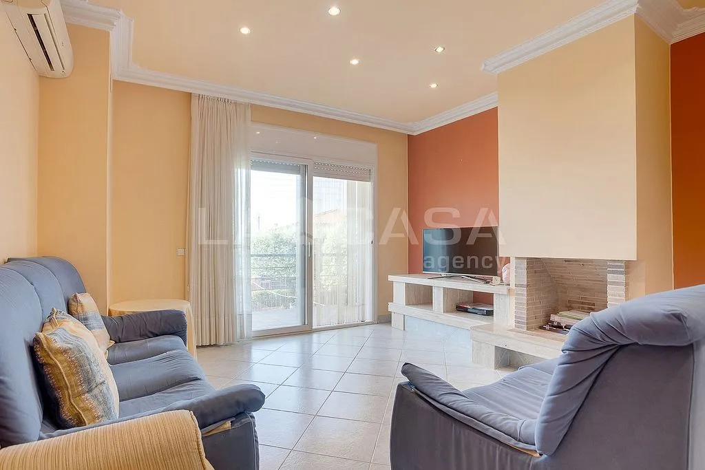 Séjour - Chalet with Terrace in Santa Eulàlia de Ronçana