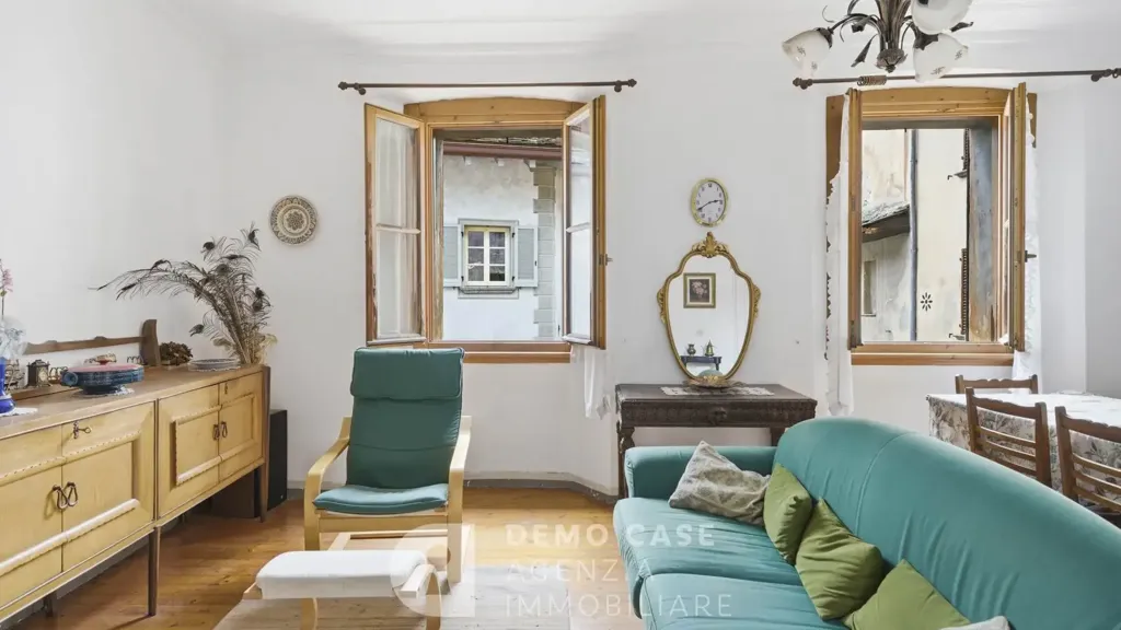 Soggiorno - Multi-Level Apartment in Chiavenna's Historic Centre
