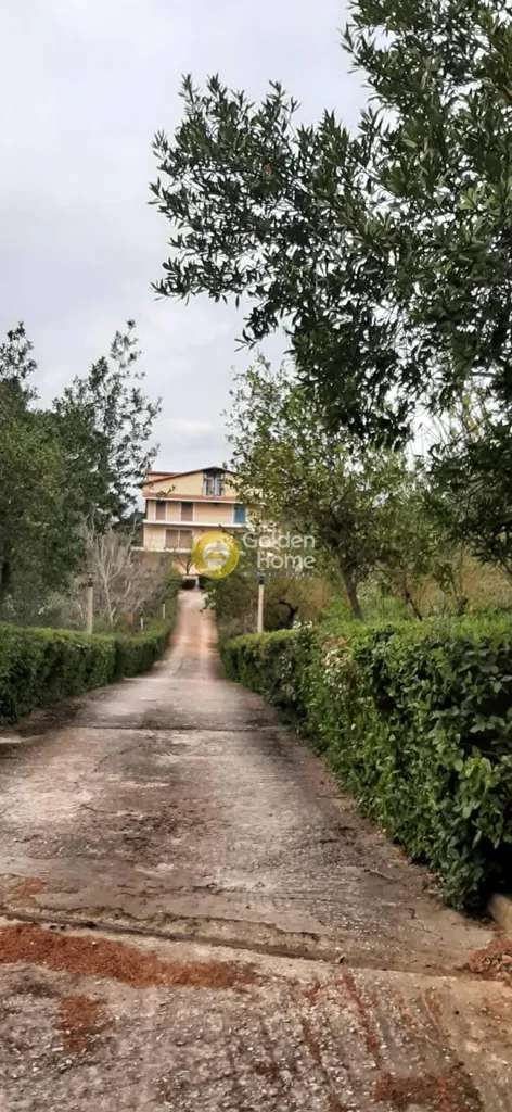 10-room house in GR