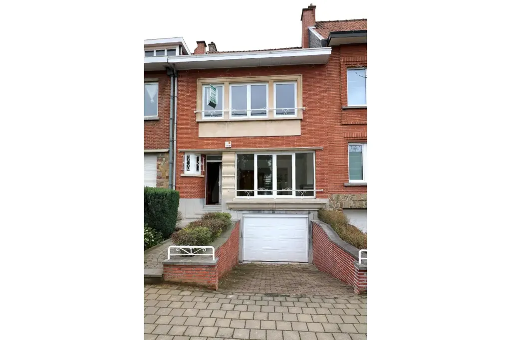Extérieur - Maison Rénovée avec Jardin et Terrasse à Auderghem