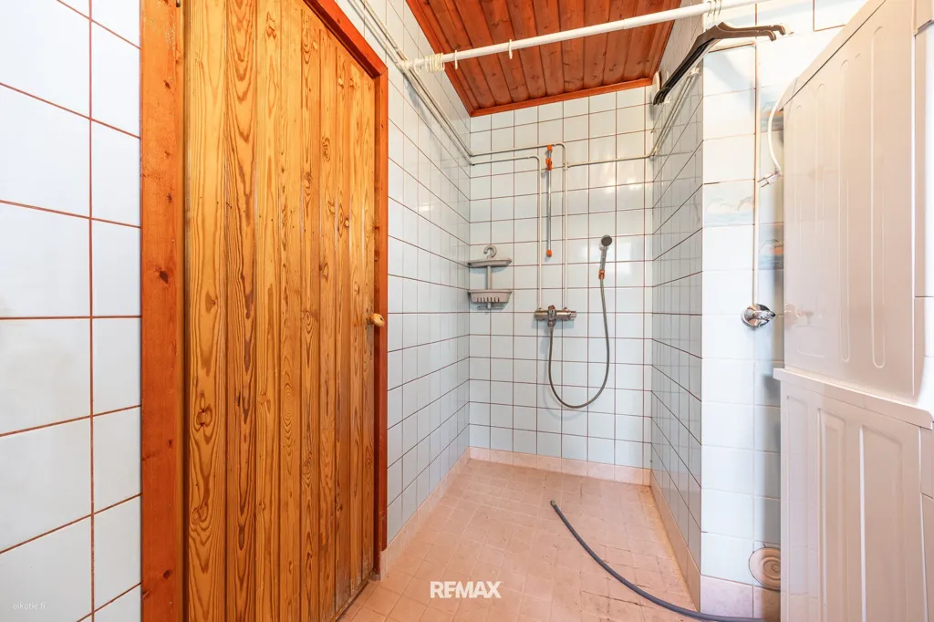 Salles de bain - Maison 4 pièces à FI