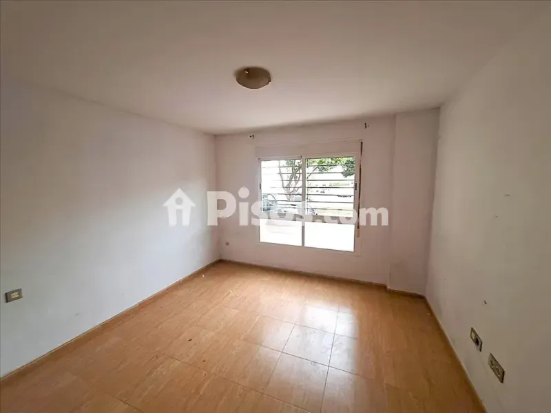 Pièces - Ground Floor Flat with Renovation Potential in Roquetas de Mar