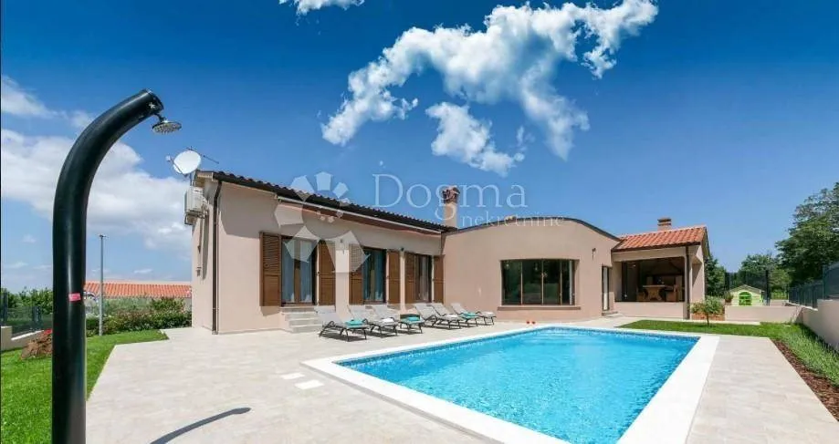 Piscina - Modern Villa with Pool near Labin