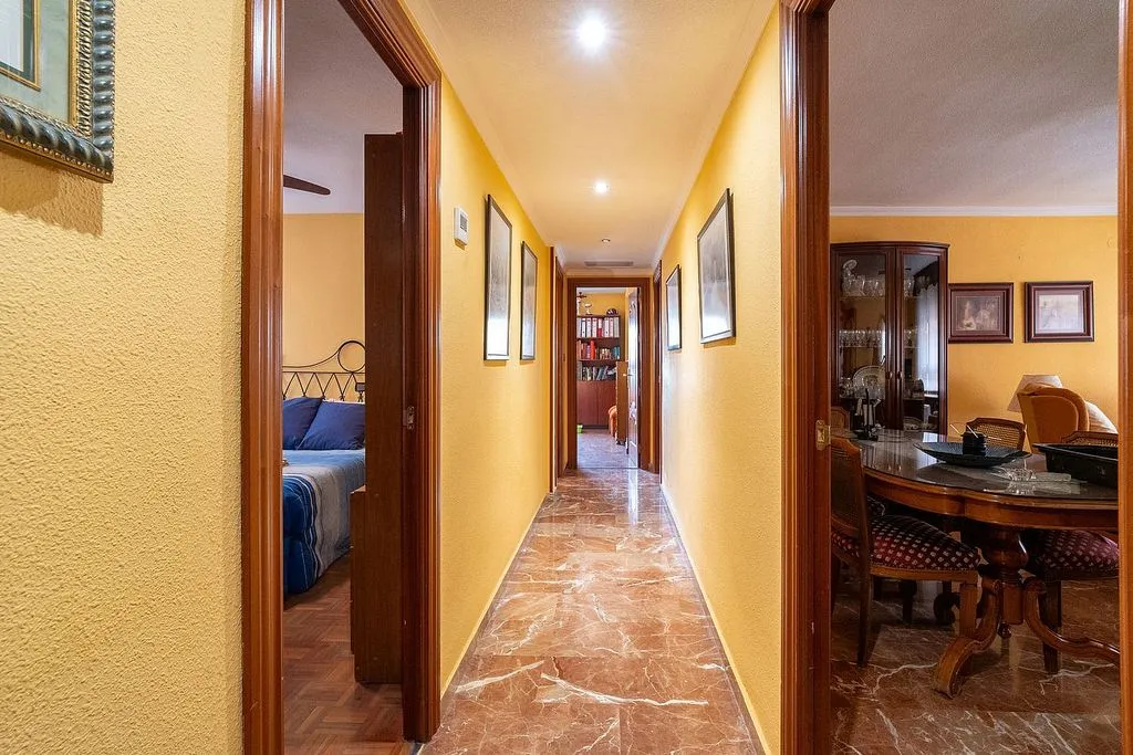 Esik - Apartment with Terrace in Pajaritos