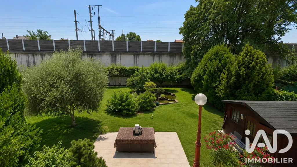 Jardin - Maison Bourgeoise avec Jardin à Chelles