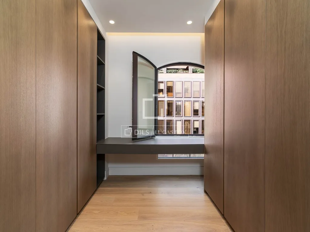Pièces - Renovated Apartment with City Views in Eixample