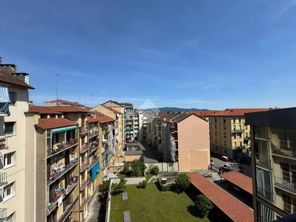 Balcon - Spacious Apartment with Balcony in Cenisia, Turin