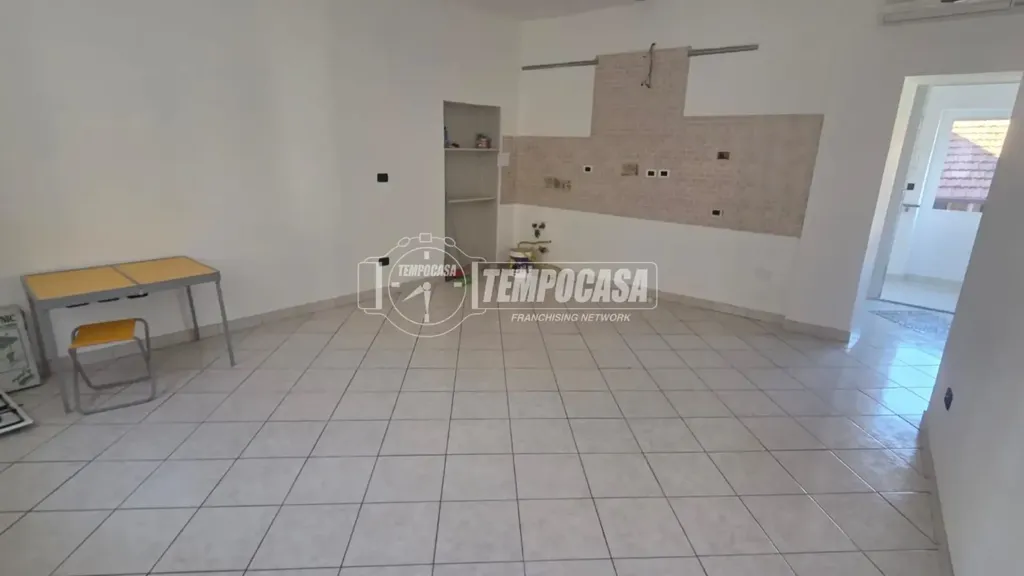 Soggiorno - Rustic-Style Flat with Balcony in Cerro Maggiore