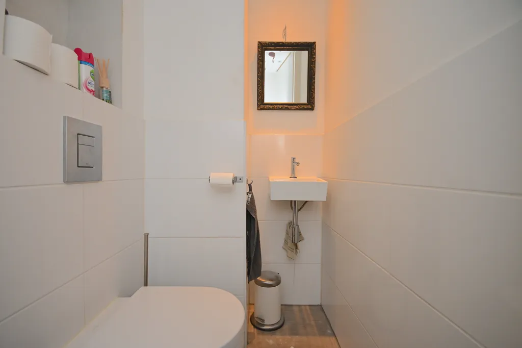 Furnished Two-Bedroom Flat with Balcony in Groningen