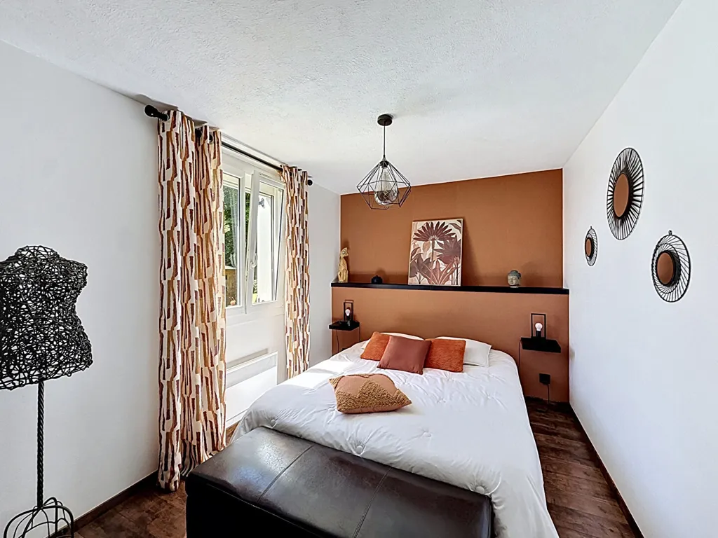 Chambres - Maison avec Piscine et Terrasses à Meximieux