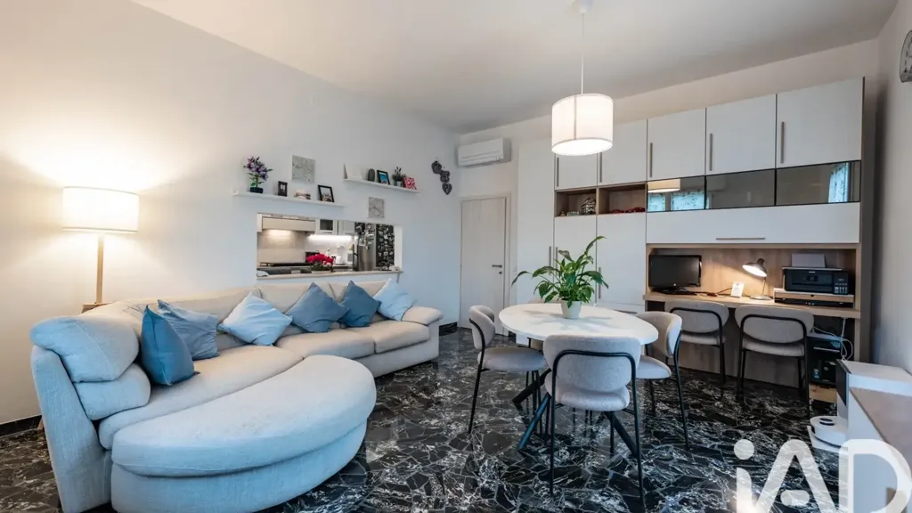 Soggiorno - Spacious Apartment with Balcony in Tresignana