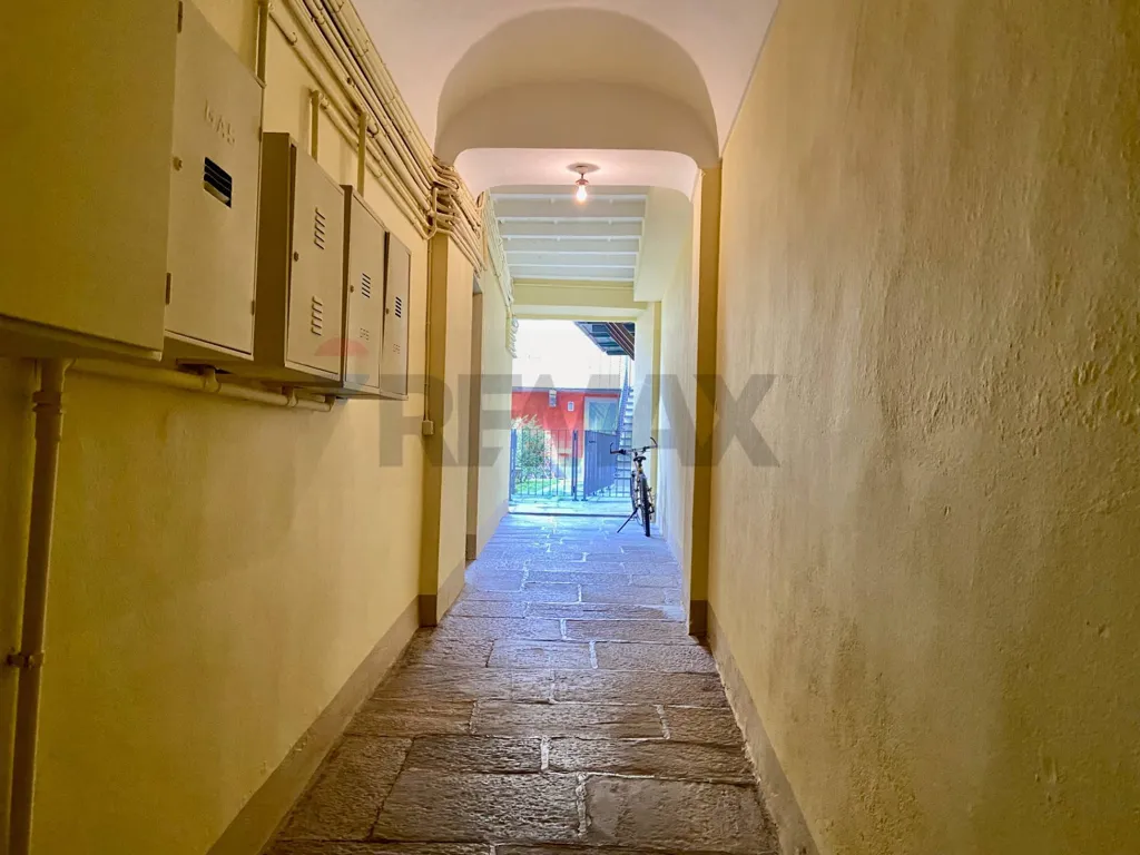Esik - Historic Apartment with Lake View in Cannobio