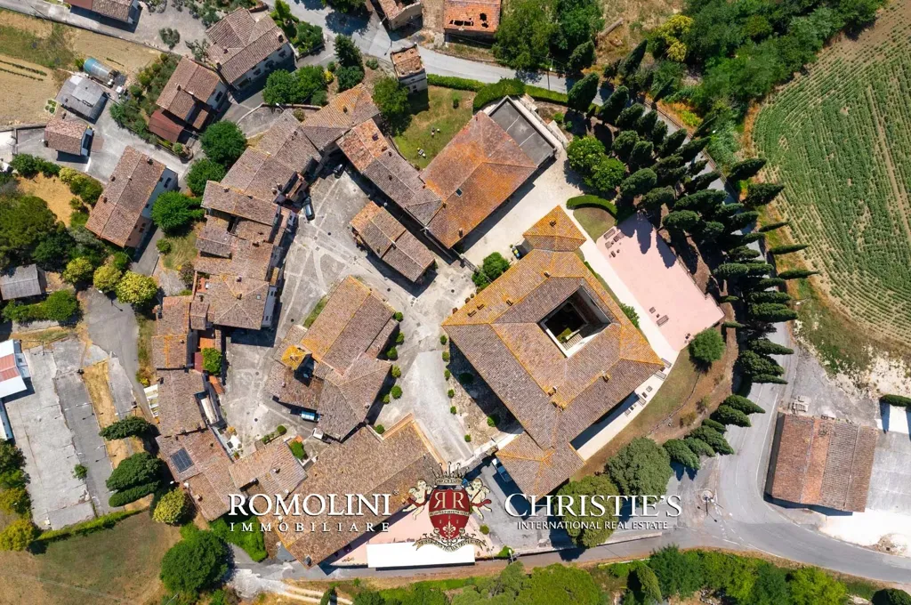 Õhuvaade - Historic Estate with Castle in Umbria