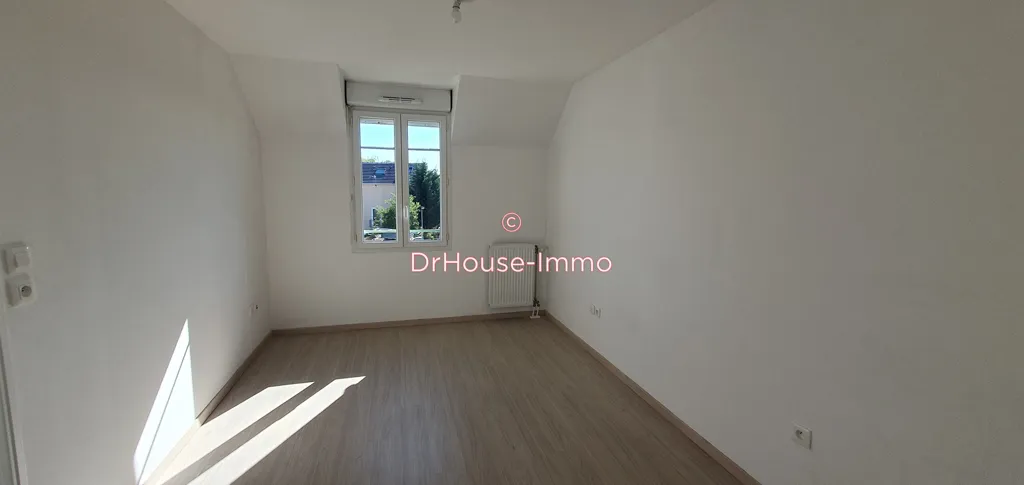 Toad - 2-Bed Apartment with Parking in Persan