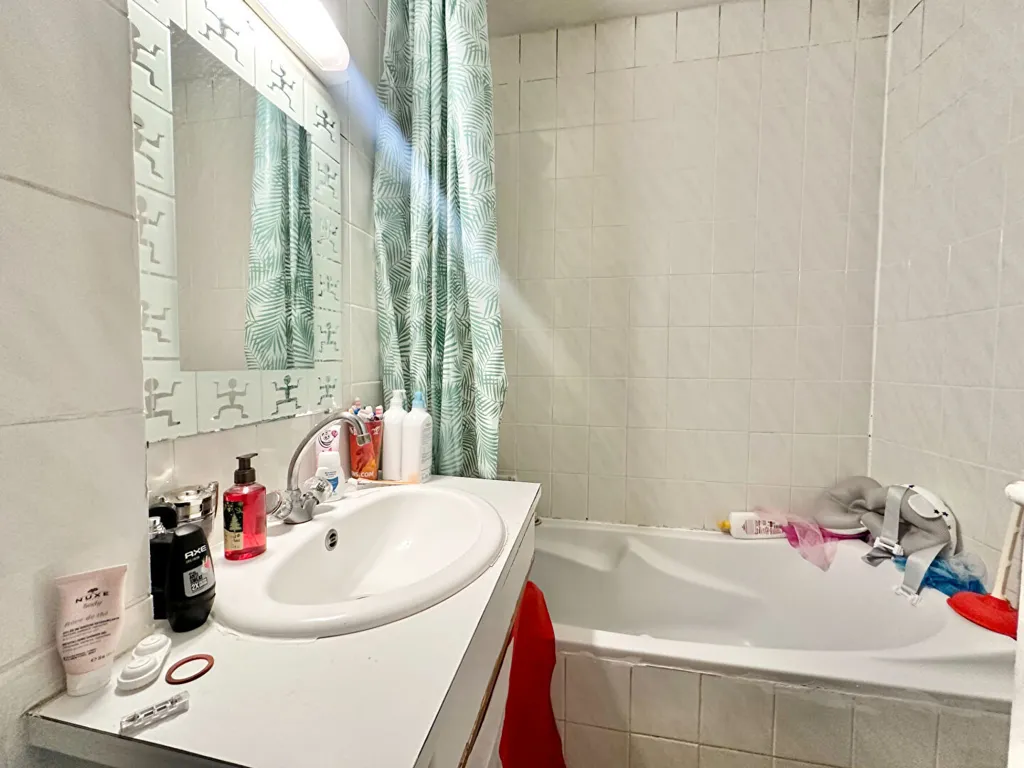 Salles de bain - Appartement Duplex avec Parking à Sartrouville