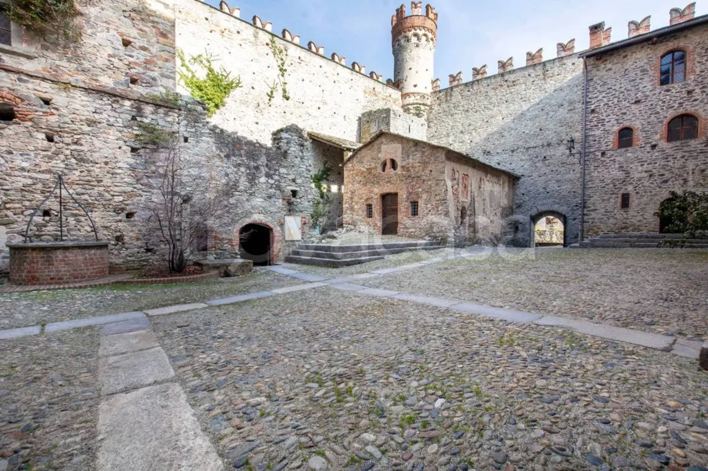 Aed - Panoramic Castle with Garden in Montalto Dora