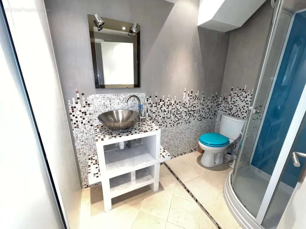 Salles de bain - Studio avec Mezzanine au Centre Historique de Fréjus