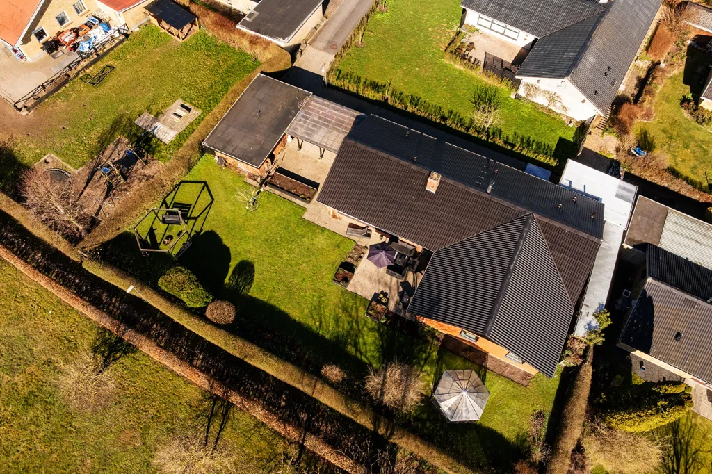 Vue aérienne - 1-Plan Villa with South-Facing Terrace in Quiet Area