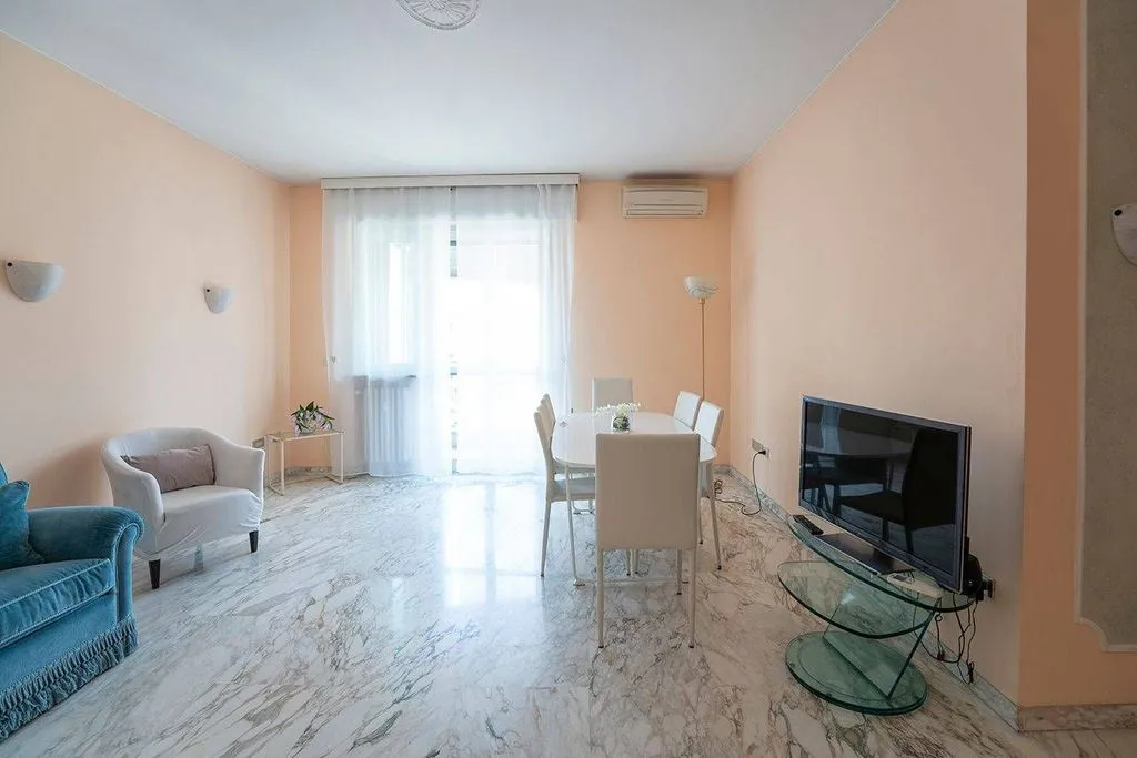Elutuba - Luxury Apartment with Garden Views in Milan