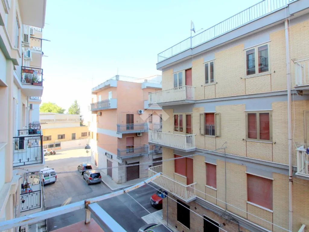 Balcon - 4-Bedroom Apartment with Garage in Lucera
