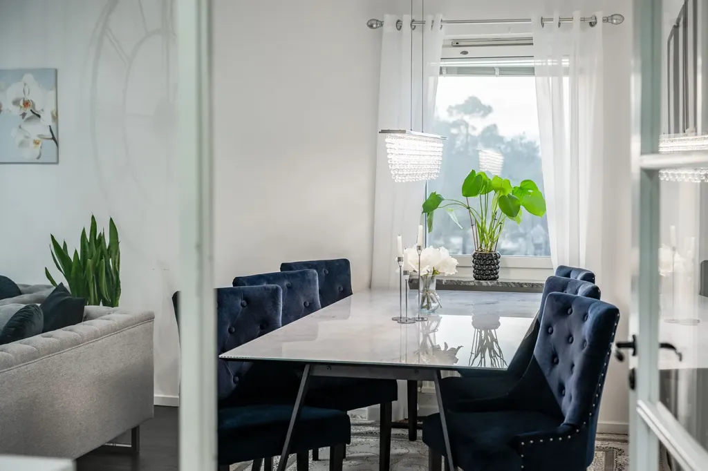 Salle à manger - Renovated Two-Bedroom Flat with Balcony in Gävleborg