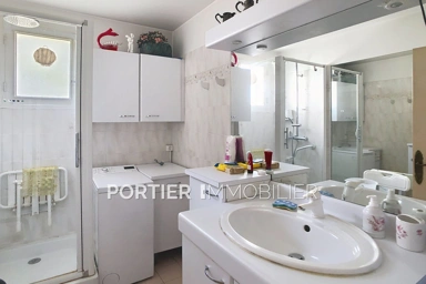Vannitoad - Traversant Apartment with Terrace in Antibes