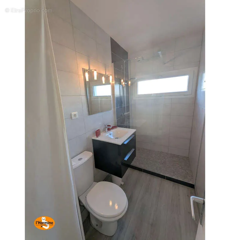 Bathrooms - Bright 2-Bed Flat near Port in Nice