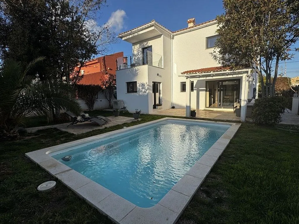 Piscine - Contemporary Villa with Pool in El Toro