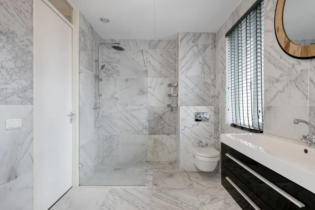 Salles de bain - Maison 4 pièces à Nieuw-Roden