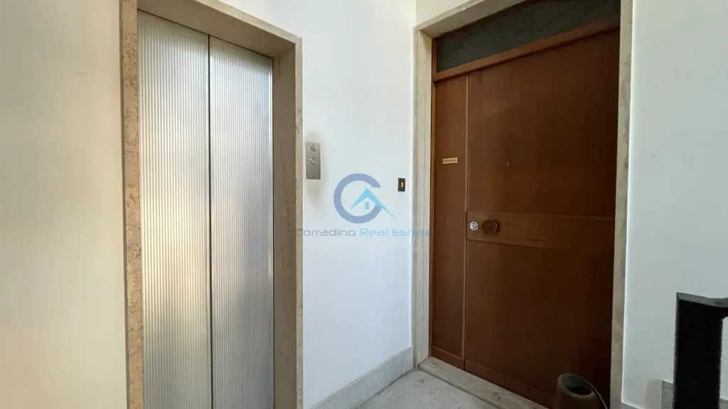 Esik - 3-Bed Apartment with Terrace in Catanzaro Lido