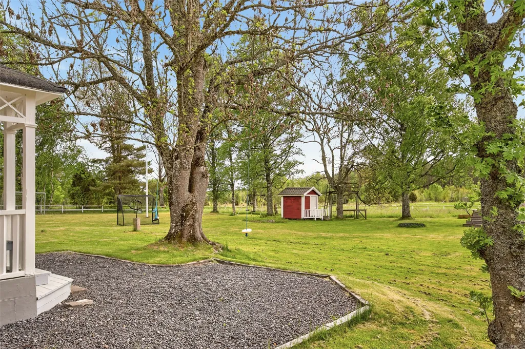 Jardin - Renovated Holiday Home with Pool in Ängby